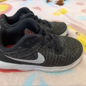 Toddler Girl Nike Size 8 Grey/Neon Coral